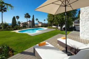 Absolute High End Villa Near Beach with Jacuzzi!